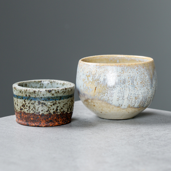 Mindre skålar, glaserat stengods, signerade 