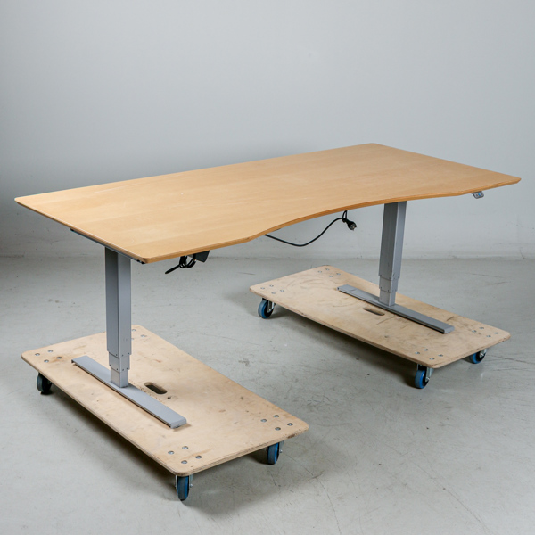 Skrivbord, höj- och sänkbart