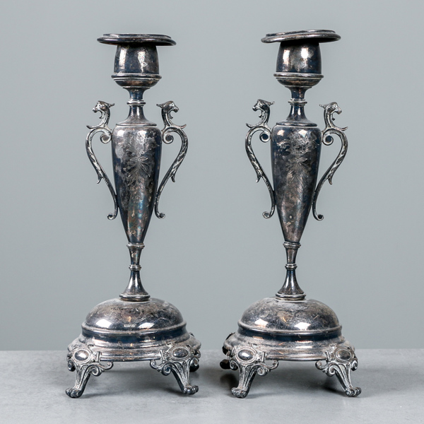 Ljusstakar, 1 par försilvrad mässing, samt del till kandelaber, mässing