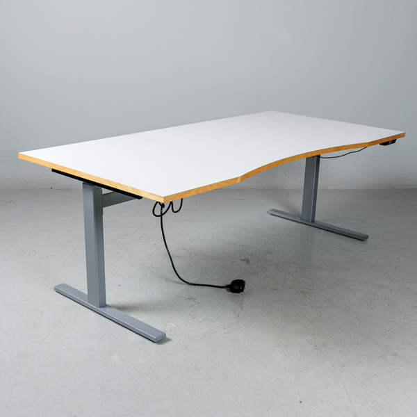 Skrivbord, höj- och sänkbart, 2000-tal