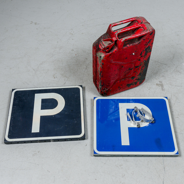 Bensindunk samt skyltar