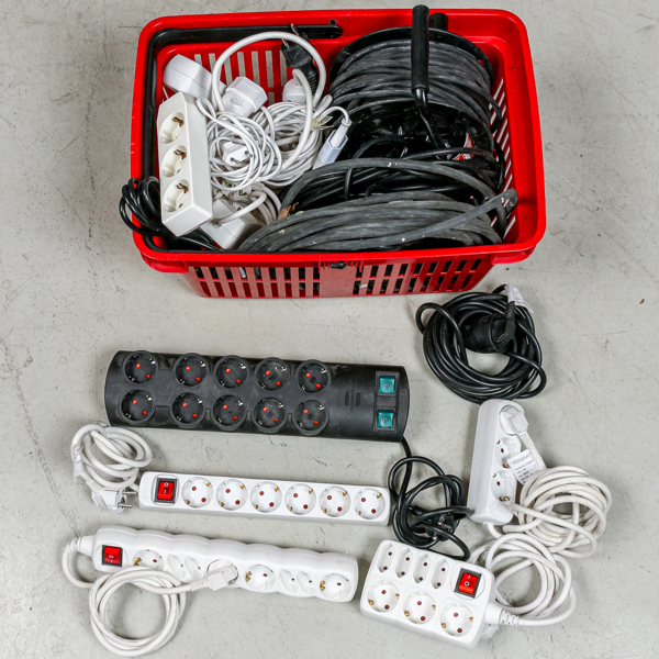 Skarvkablar, förlängningssladdar, grenkontakter, sladdvinda