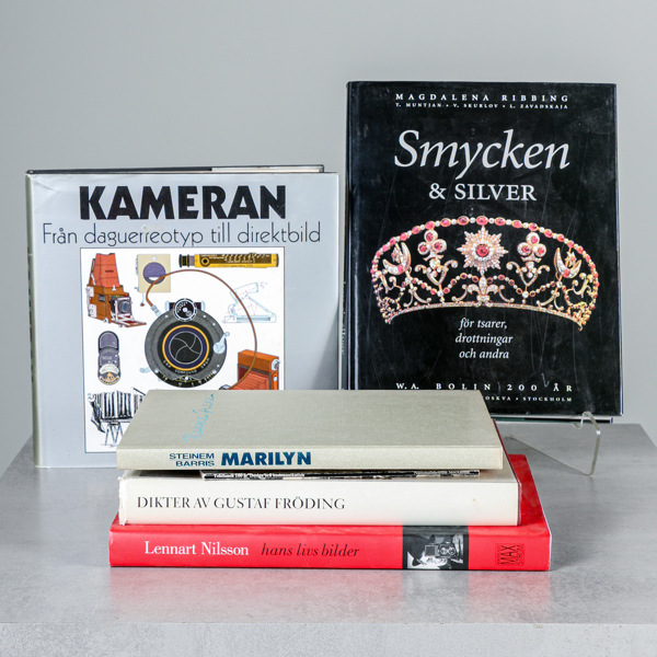 Böcker, bla smycken