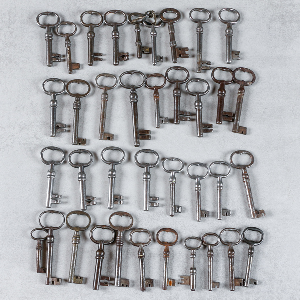 Äldre nycklar, 1800/1900-tal, massiva skaft