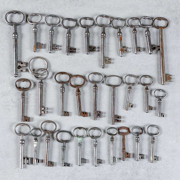 Äldre nycklar, 1800/1900-tal, massiva skaft