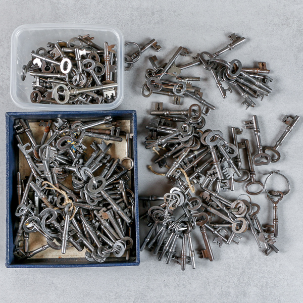 Äldre husnycklar, 1800/1900-tal, massiva skaft