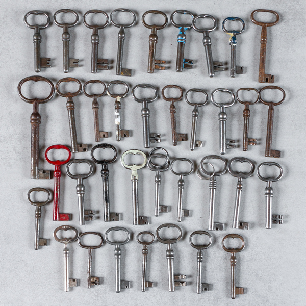 Äldre nycklar, 1800/1900-tal, massiva skaft