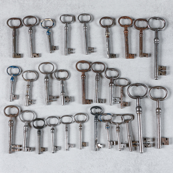 Äldre nycklar, 1800/1900-tal, massiva skaft