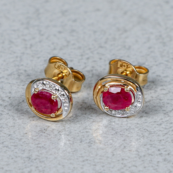 Örhängen, 1 par, Guld 18k, 1.1g, rubiner och briljanter