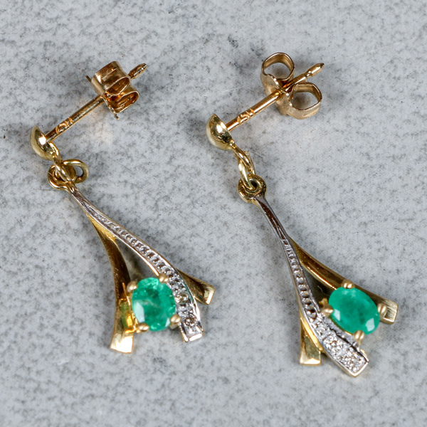 Örhängen, 1 par, Guld 18k, 1.2g, smaragder och briljanter