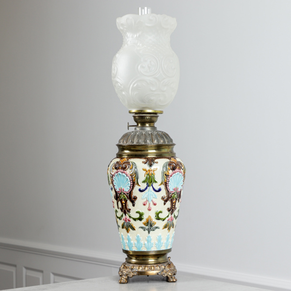Fotogenlampa, majolika och metall, Rörstrand, 1800-talets slut