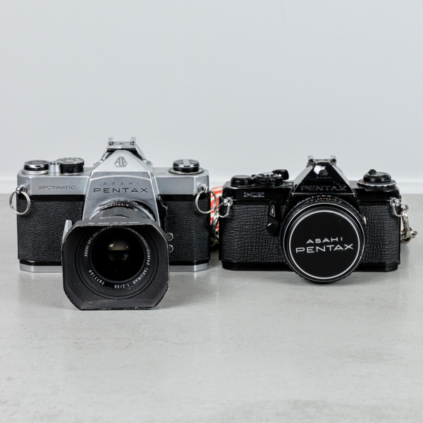 Kameror, 2 st Pentax ME, samt Spotmatic