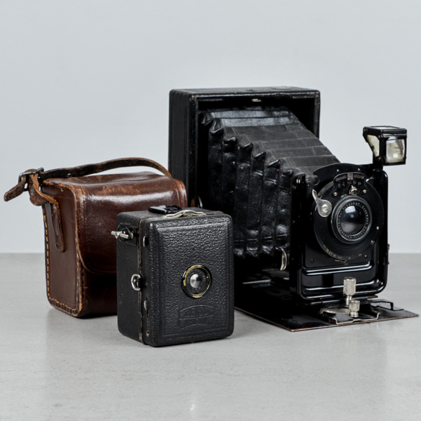 Kameror 2 st, Zeiss Icon samt bälgkamera