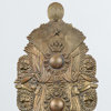 Väggljusstakar, 2+1 st, mässing, i form av mössmärken, 1800-tal