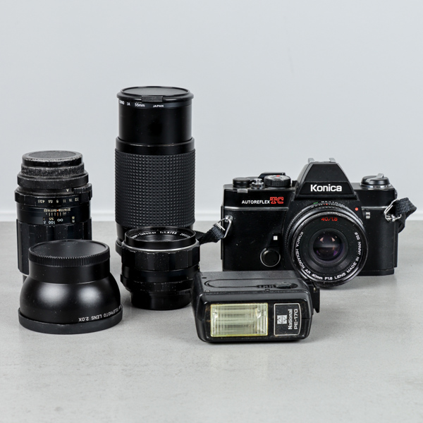 Kamera samt tillbehör, bla Konica TC