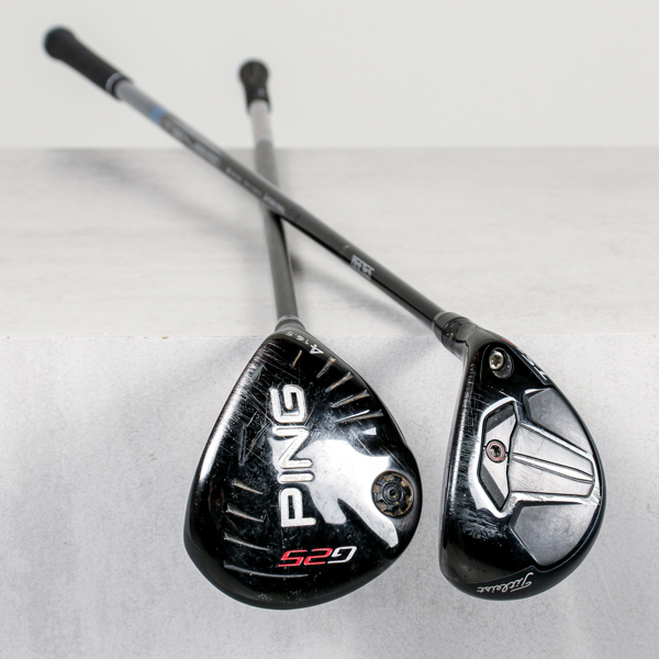 Golfklubbor, 2 st, hybrid, Titleist TS R2, samt Ping G25, 16,5