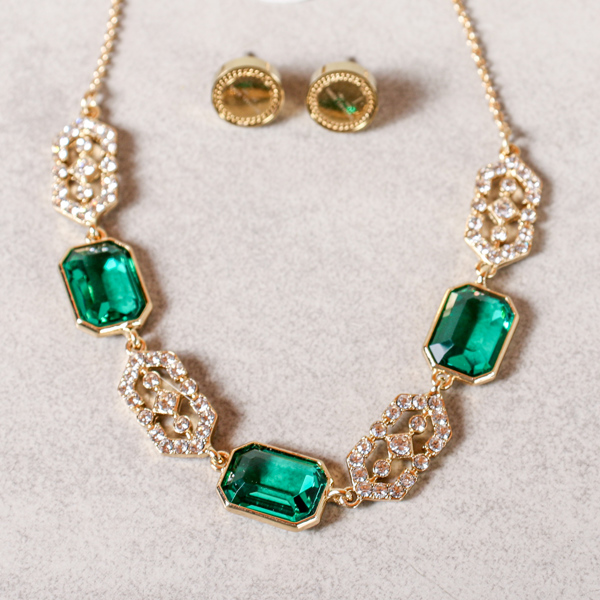 Bijouterier, bl.a. Halsband Ralph Lauren