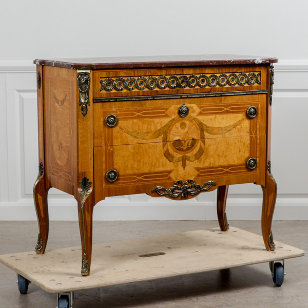 Byrå, Louis XVI-stil, sydeuropa