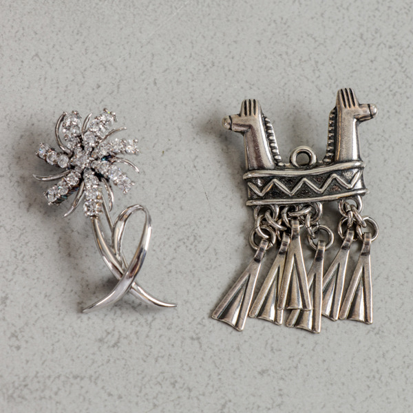 Kalevala Koru, Brosch/Hänge, Kaksipäinen Hevonen