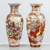 Golvvaser, 2 st snarlika, Satsuma, Japan, 1900-talets början