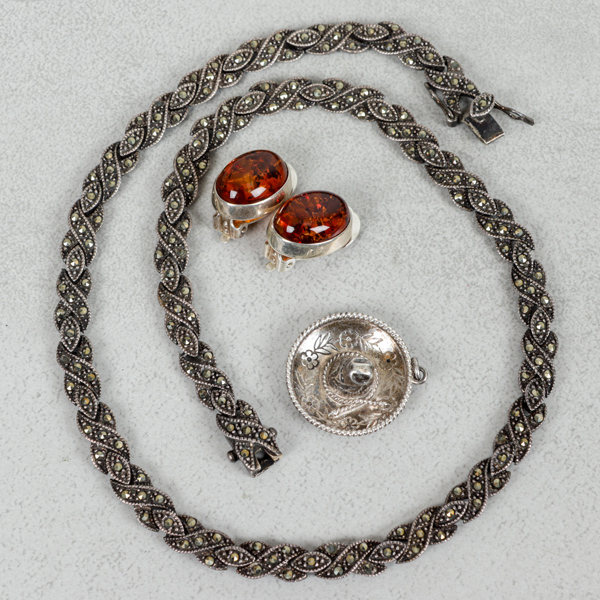 Halsband, örhängen och hänge, silver