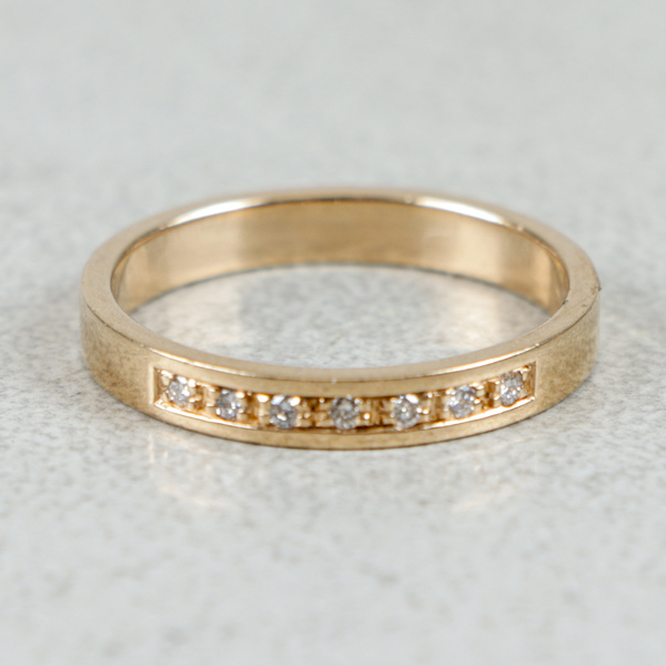 Diamantring, Guld 18k, 3.5g, 7st diamanter, 0.07ct