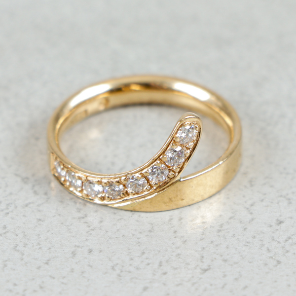 Diamantring, Guld 18k, 3.8g, 8 diamanter, 0.24ct