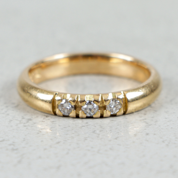 Diamantring, Guld 18k, 4.6g, 3 diamanter, 0.09ct