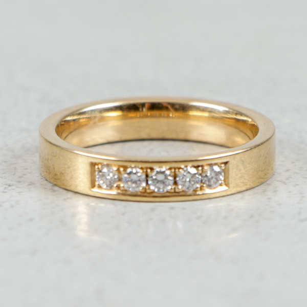 Diamantring, Guld 18k, 5.6g, 5 diamanter, 0.12ct