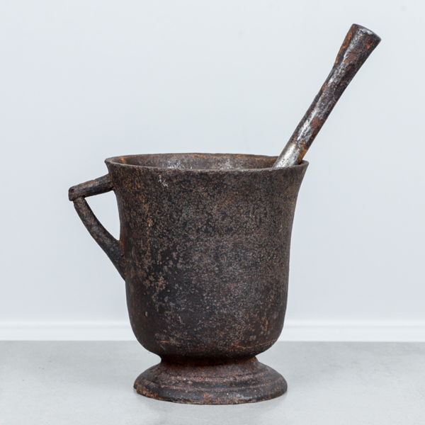 Mortel med hänkel, gjutjärn, 1700-tal