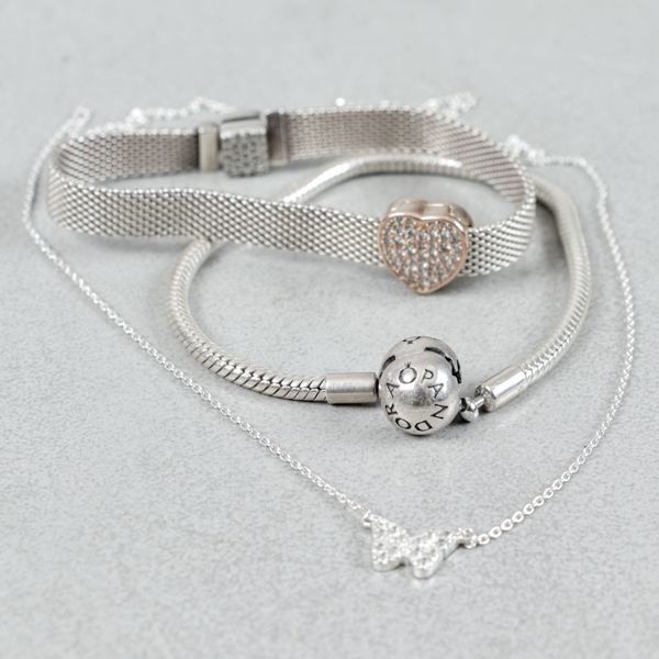 Armband 2st Pandora, silverhalsband och klockor