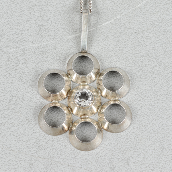 Halsband med hänge, silver, BeH