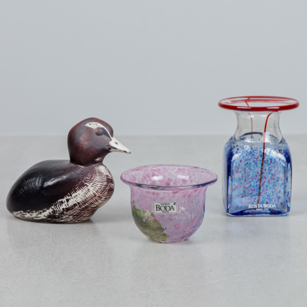 Miniatyrer, 2 st Bertil Vallien, Kosta Boda samt figurin "Ejder", Paul Hoff, Gustavsberg