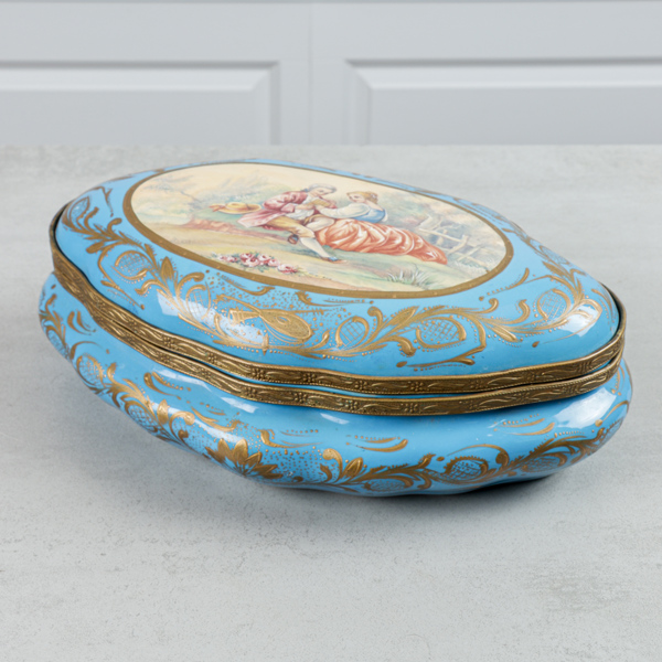 Stort skrin, keramik, mässing, 1900-talets andra hälft