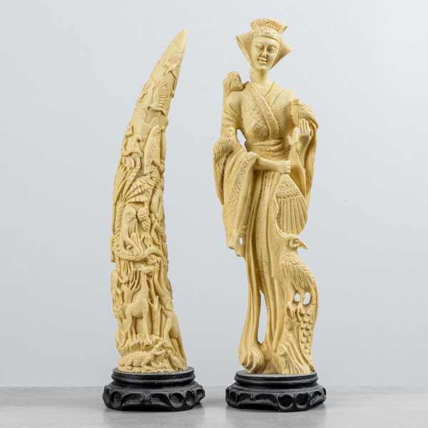 Skulpturer, 2 st, orientaliska, konstmassa