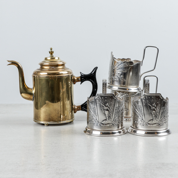 Chockladkanna, mässing, O.H. Lagerstedt Eskilstuna, samt 4 st temuggshållare