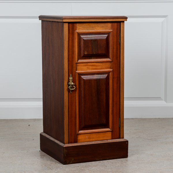 Kommod, mahogny, 1900-talets andra hälft