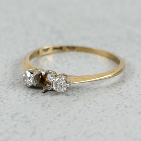 Ring, Guld 18k, 1.4g, 2st diamanter