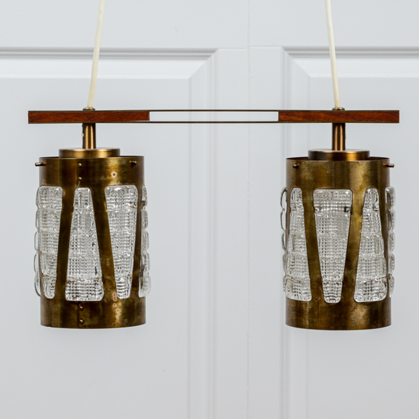 Taklampa, mässing, glas, trä, 2-ljuspunkter, 1960/70-tal