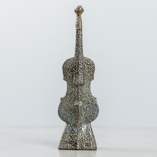 Kjell Engman, skulptur, "Violin" i serien The Band, Kosta Boda, signerad
