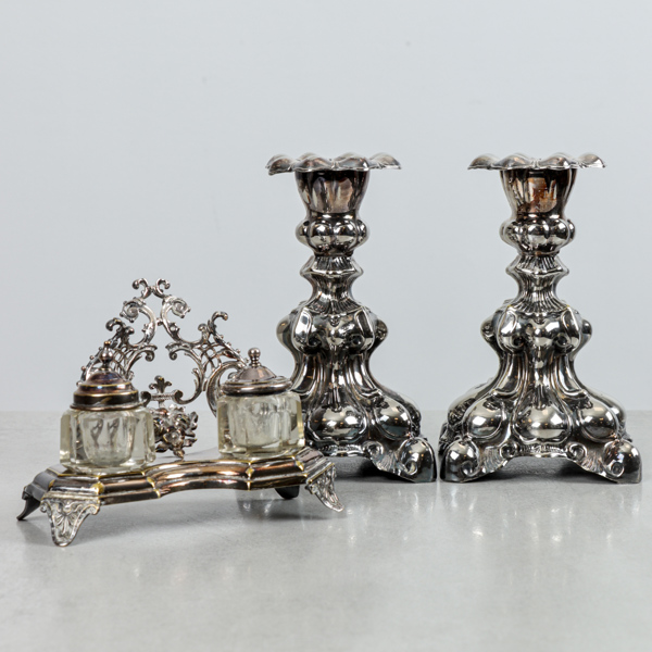 Ljusstakar, 1 par, barockstil, samt bläckställ, nysilver, 1900-tal