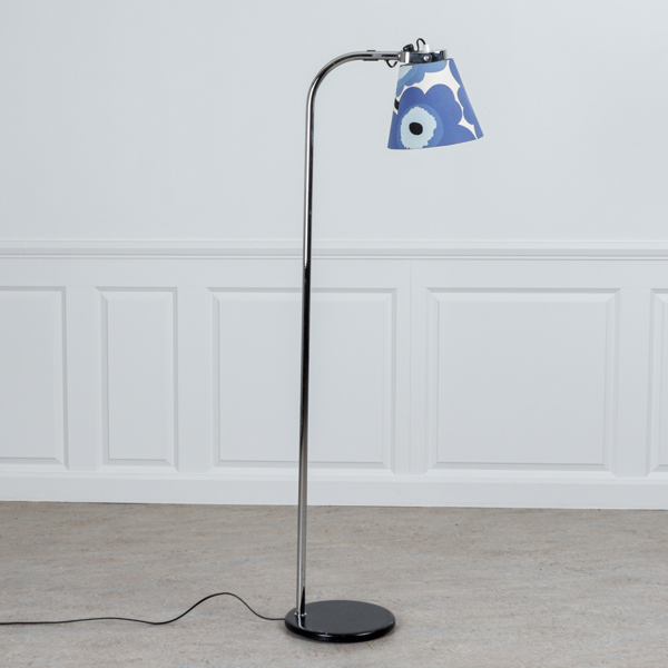 Golvlampa, Atelje Lyktan, skärm klädd i Marimekkos "Unikko", 1900-talets andra hälft