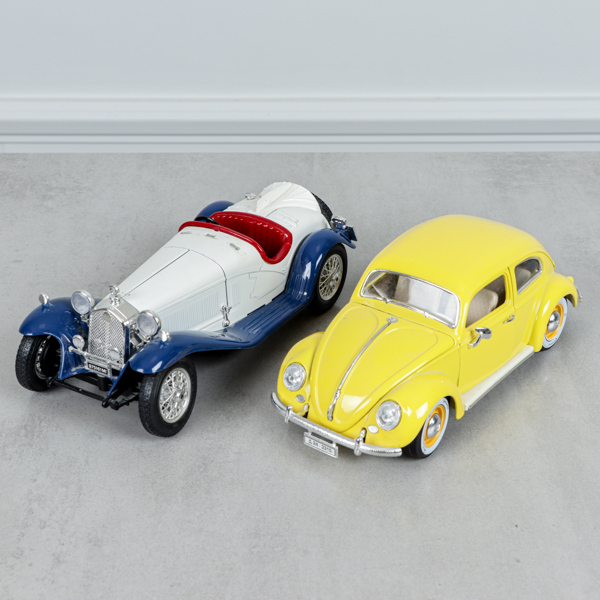 Leksaksbilar, 2 st, Burago, Alfa Romeo samt VW Beetle