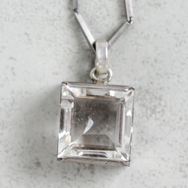 Halsband med hänge, silver, Bengt Hallberg, år 1975