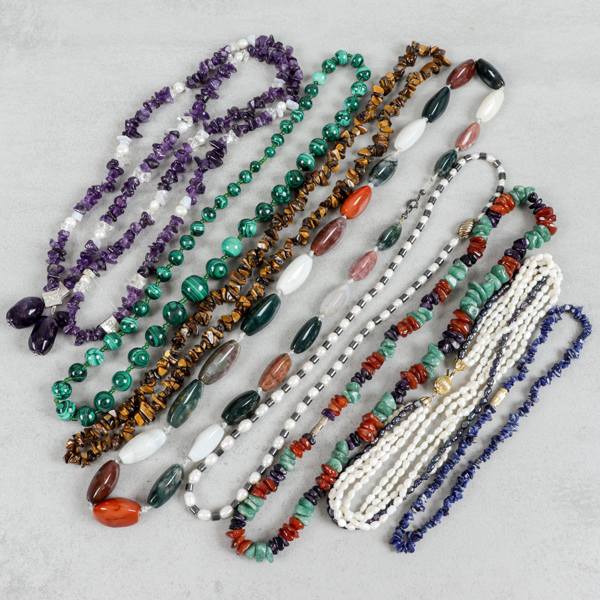 Halsband, 8st, bl.a. Lapis, Malakit, Tigeröga, Pärlor