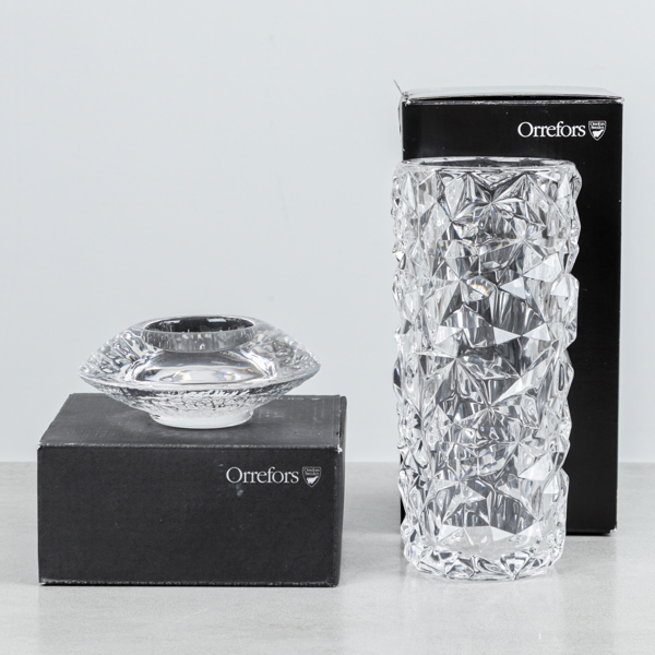 Vas, "Carat", Lena Bergström, samt ljushållare "Discus Votive", Lars Hellsten, Orrefors