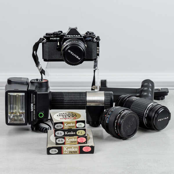 Analog kamera, Pentax ME Super, med tillbehör