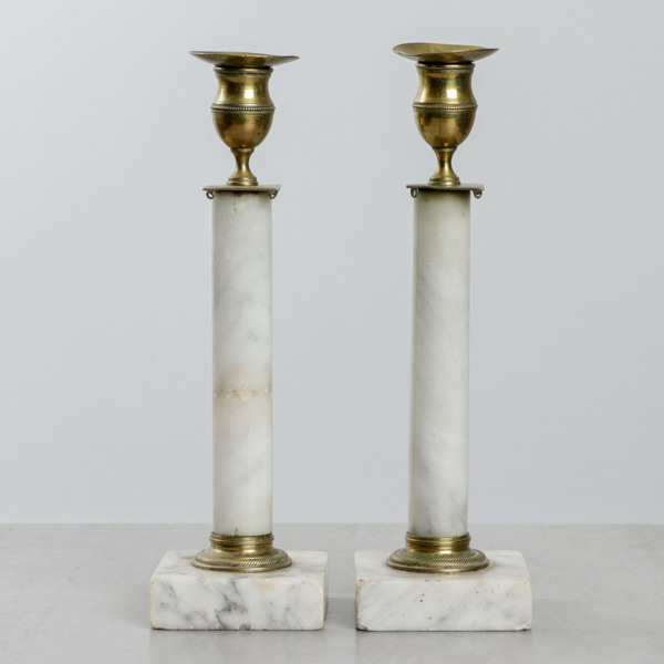 Kolonnljusstakar, gustavianska, 1 par, marmor, mässing