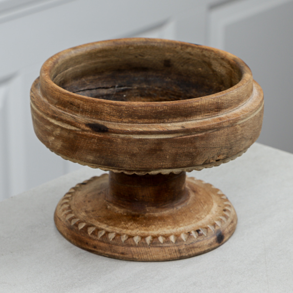 Skål på fot, skuret trä, allmoge, 1800-tal