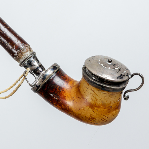 Pipa, med silvermontering, år 1848